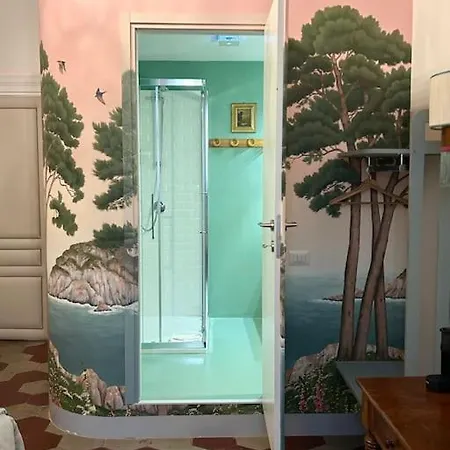 The Grand Tour Couette-café *