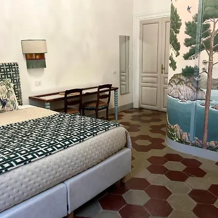 The Grand Tour Couette-café Rome